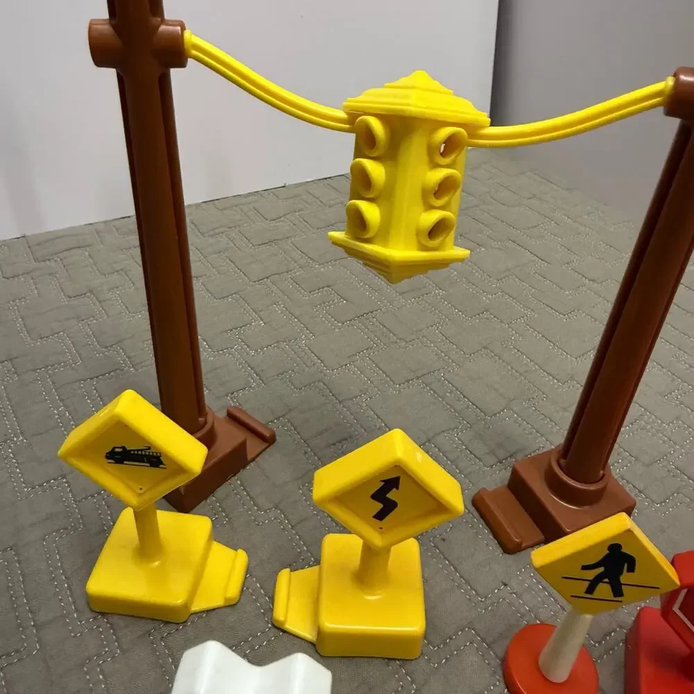 Fisher Price Geotrax Lot Signs Traffic Lights Tree Cones Replacement Pieces